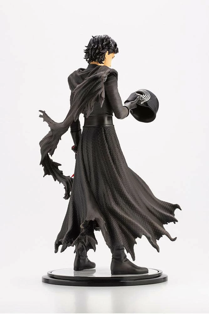Kotobukiya Kylo Ren Cloaked In Shadows Star Wars Episode VII ARTFX Statue 1/7 28 Cm 6 Kotobukiya Kylo Ren Cloaked In Shadows Star Wars Episode VII ARTFX Statue 1/7 28 Cm - immagine 4