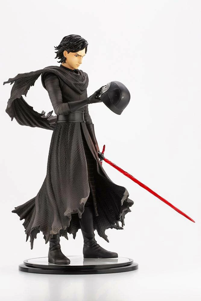 Kotobukiya Kylo Ren Cloaked In Shadows Star Wars Episode VII ARTFX Statue 1/7 28 Cm 10 Kotobukiya Kylo Ren Cloaked In Shadows Star Wars Episode VII ARTFX Statue 1/7 28 Cm - immagine 8