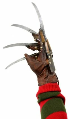 Guanto Freddy Krueger Nightmare On Elm Street 3 Replica 1/1 NECA 39763 -Sconto Modello Giocattolo in Italia x neca39763 a 1